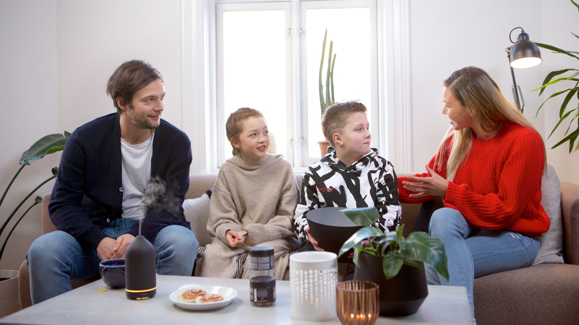 Parents talking with their kids about divorce in Ontario.